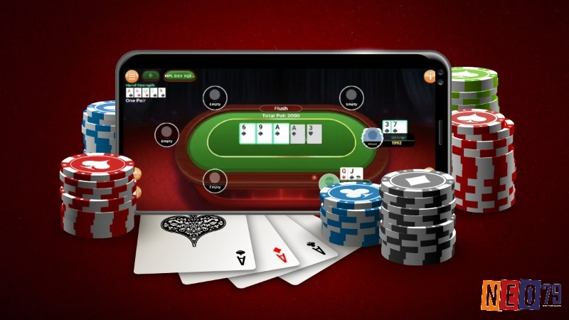 Mỗi ván Poker, người chơi phải chọn ra bộ 5 lá mạnh nhất, từ bài riêng và bài chung trên bàn