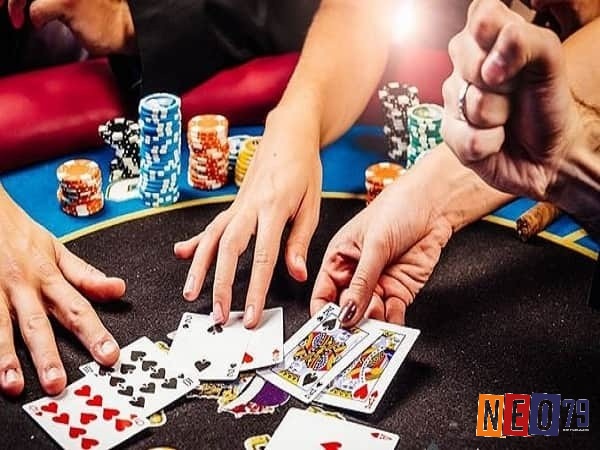 Rút có thể nâng điểm lên mức an toàn nhưng nguy cơ quắc quá cao khiến nhiều người dè chừng