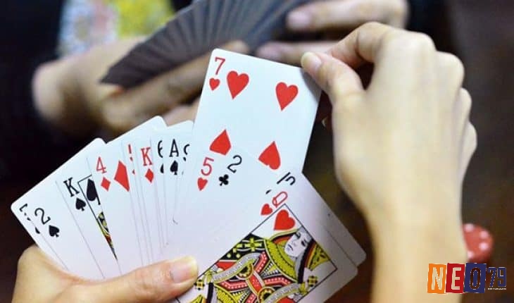 Mẹo phá cạ, câu bài và chọn đánh rác an toàn trong bài phỏm tú lơ khơ.