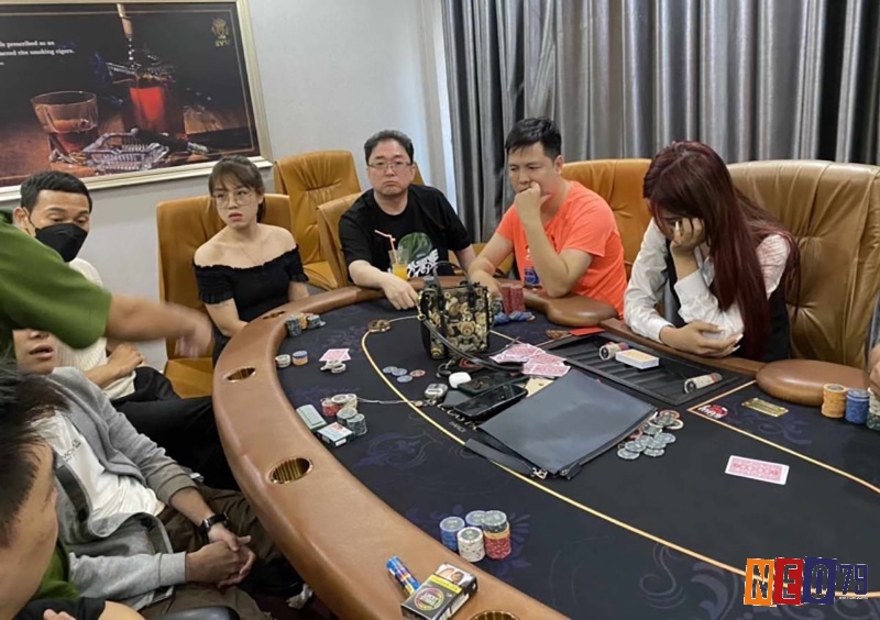 Quản lý thời gian và vốn chặt chẽ khi chơi poker Việt Nam giúp duy trì lối chơi bền vững.