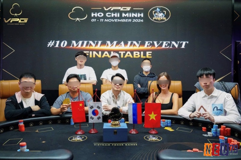 Poker Việt Nam vừa là hoạt động trí tuệ, vừa chịu định kiến xã hội gắn với cờ bạc.