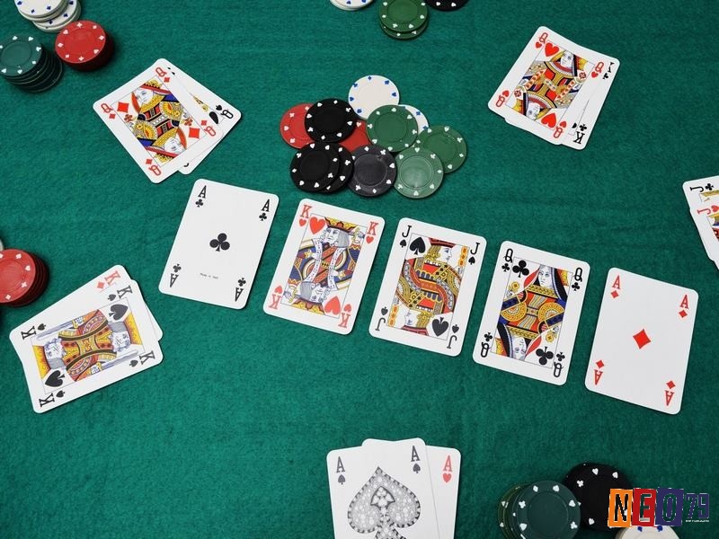 Nắm vững khái niệm C-bet là gì giúp bạn khai phá sức mạnh của chiến lược tiếp diễn – nền tảng của mọi tay chơi đẳng cấp.