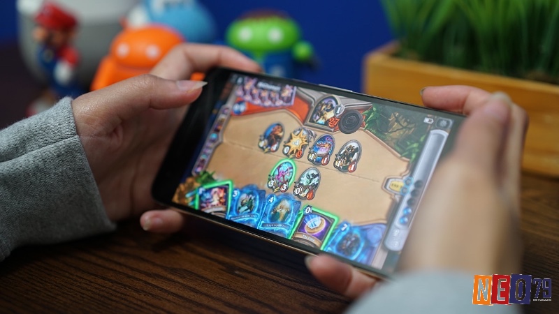 Chỉ với một chiếc điện thoại Android, bạn có thể tải game mọi lúc, mọi nơi.