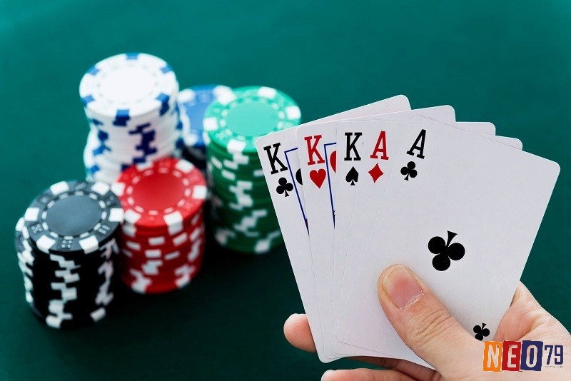Poker là gì không chỉ là đặt cược, mà là cuộc đấu trí nơi kỹ năng, tâm lý và bản lĩnh quyết định chiến thắng.