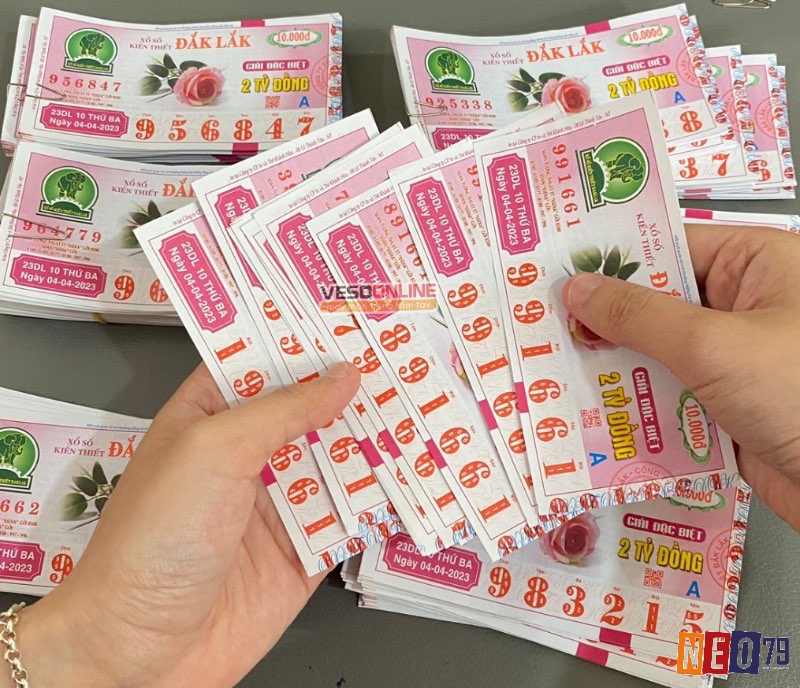 Người chơi XSKT dễ dàng mua vé số với giá 10.000 VNĐ và tham gia cơ cấu giải thưởng minh bạch, từ giải đặc biệt 2 tỷ đồng đến các giải phụ