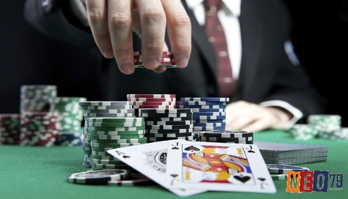Semi-bluff là một trường hợp đặc biệt của bluff trong poker