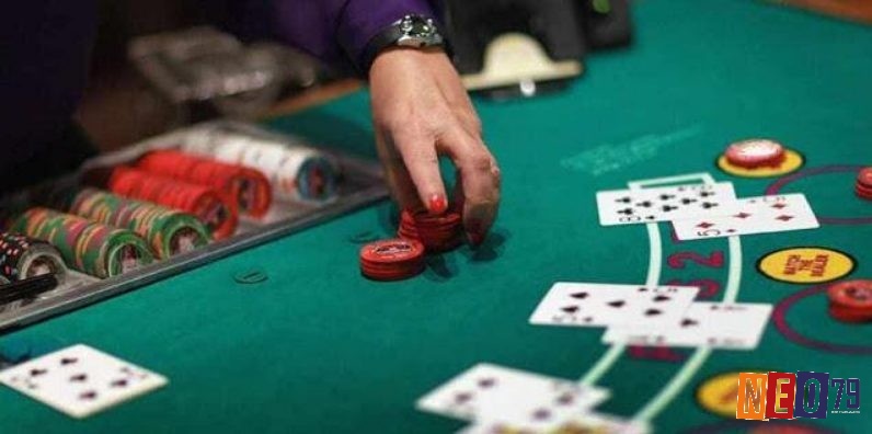 Khi bài thuận lợi thì bluff sẽ là lựa chọn phù hợp hơn với bạn
