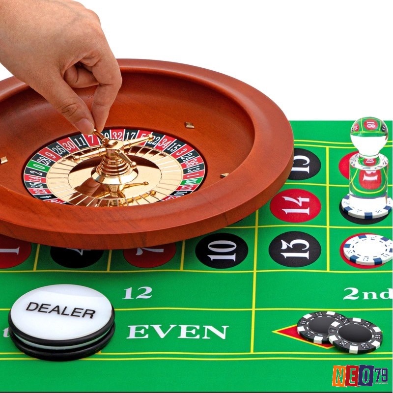 Bố cục cơ bản của trò Roulette, với bánh xe, bàn cược và các vị trí đặt chip.