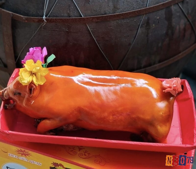 Giấc mơ thấy người khác tặng heo quay là điềm báo tích cực và may mắn đến với bạn