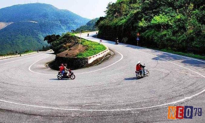 Giấc mơ thấy xe máy lên dốc phản ánh những thử thách và khó khăn trong bạn